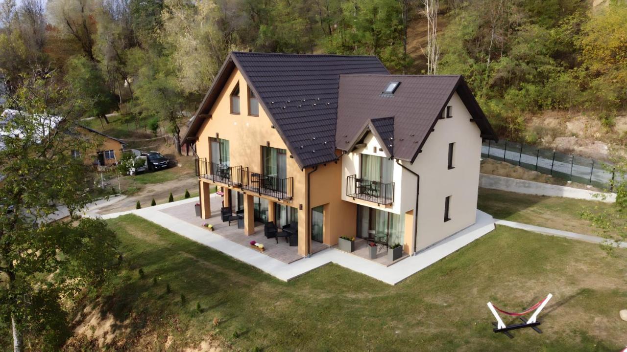 Pensiunea Piri Land Comarnic Exterior photo