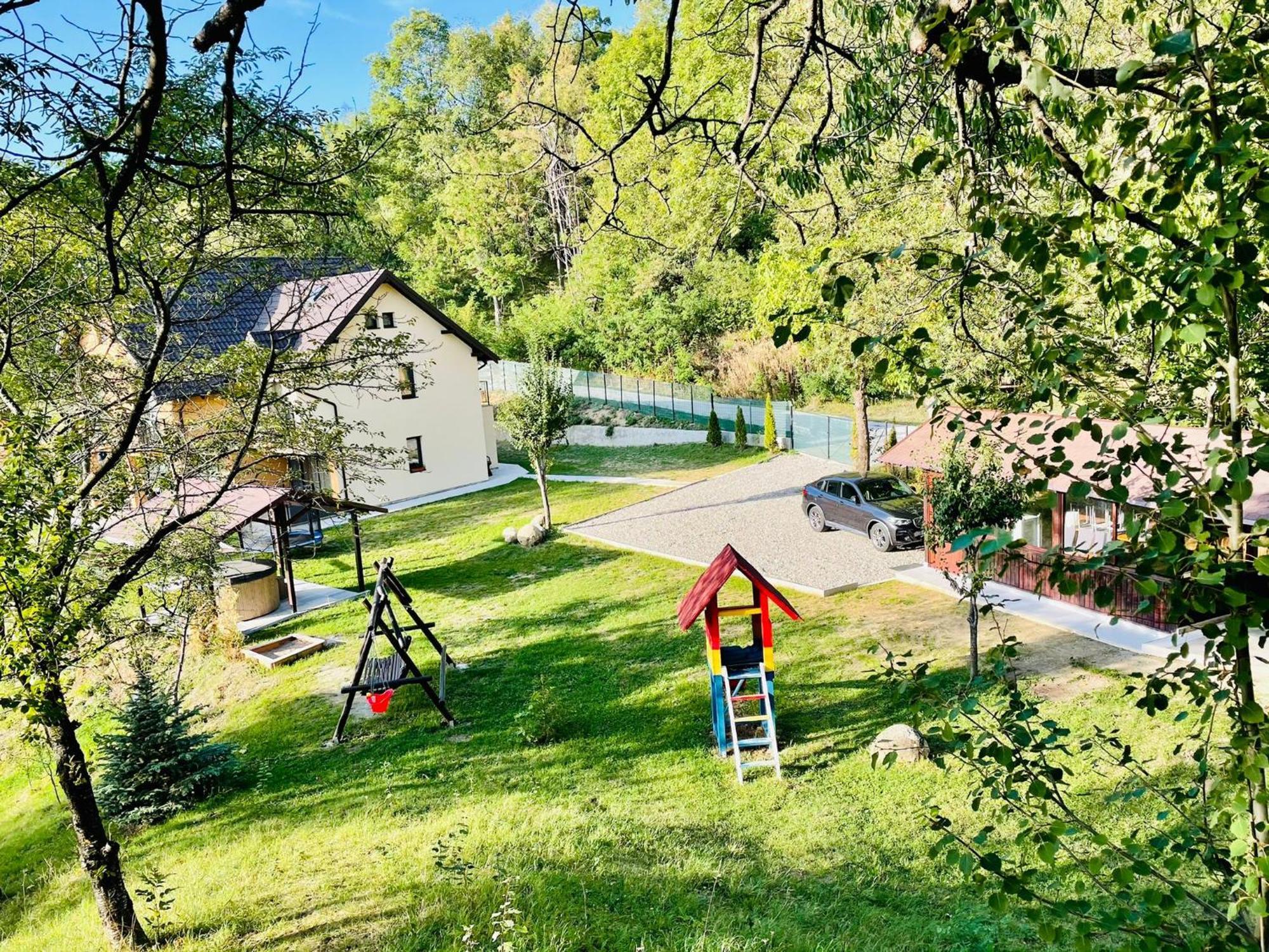 Pensiunea Piri Land Comarnic Exterior photo
